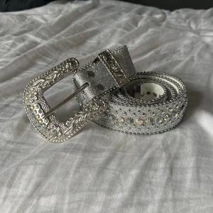 BB BELT - as fet bälte från BB Simon me snygga diamanter och inga skador eller märken
