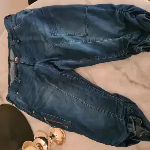 Nya jeans kort modell 