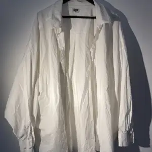 White oversized shirt, quite used, from Weekday, size L