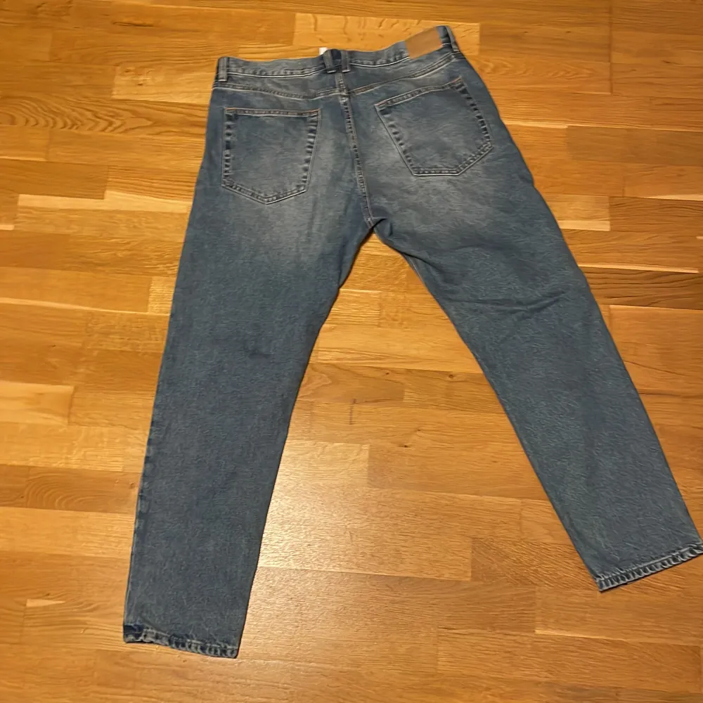 Säljer pågrund av för små, använda endast 1 gång storlek w34 l32. Jeans & Byxor.