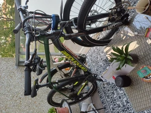 Cannondale 29' Rockshox - Cykeln är i bra skick likaså bromsar och däck. Continental på båda.  Shimano deore xt växlar. Kvalitécykel som är grym för att cykla i skogen med bra komfort. Medföljes kättinglås Nypris ca 15 000, priset går att förhandla Finns i Göteborg. 