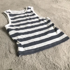 Hollister tanktop  - Från hollister, i felfritt skick. Inte min stil längre.
