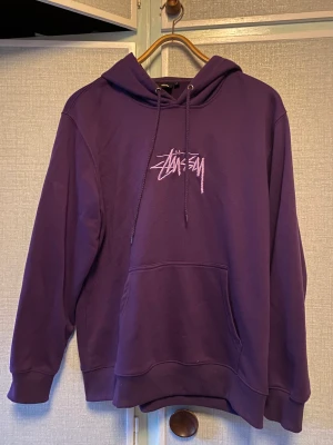 Stussy Hoodie - Säljer denna favoriten då den blivit för liten och inte används.