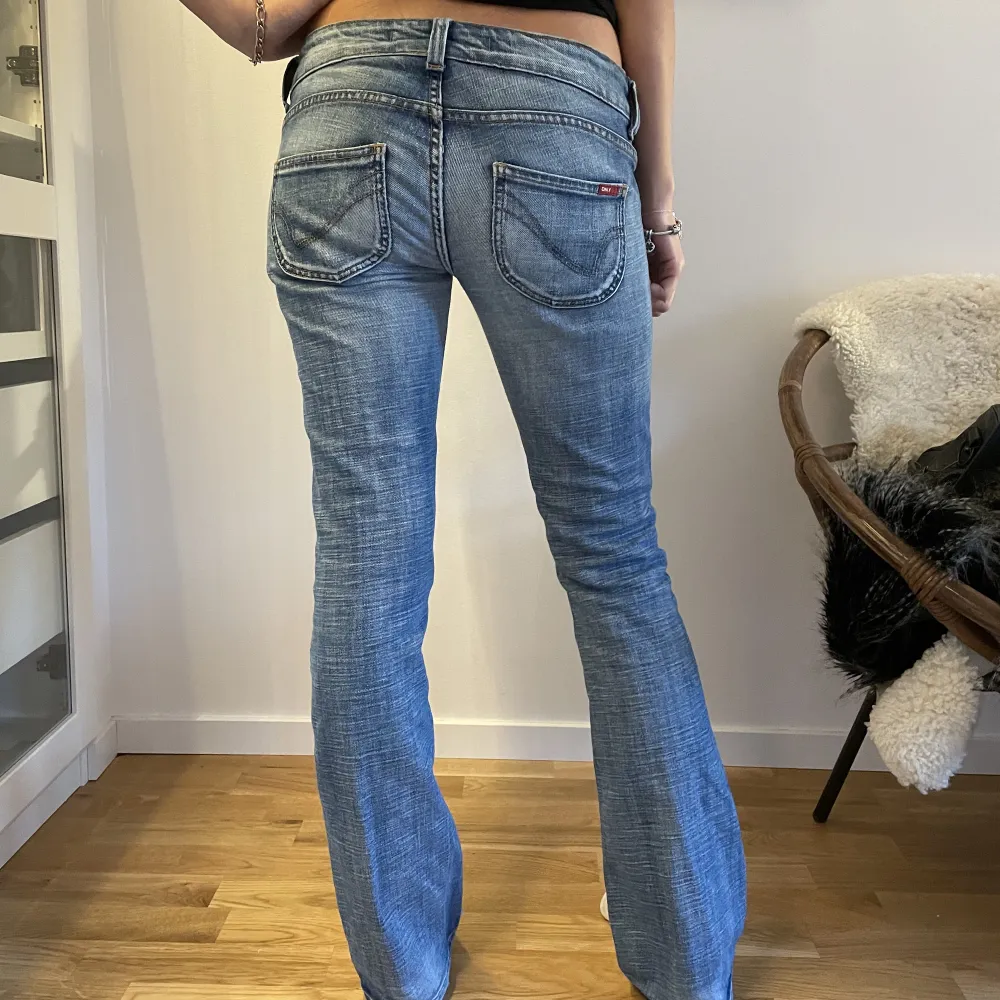 Sååå snygga lågmidjade jeans som inte kommer till användning!! Tryck på köp nu. Jeans & Byxor.