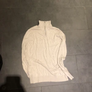 Zara half zip up - Skick:9/10 Pris:150 Strl:s