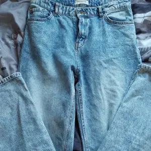 Säljer dessa jeans som knappt kommer till användning. Super fina från Lindex. Nypris 349