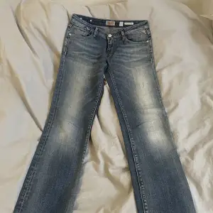 Skit snygga replay jeans köpt i second hand men oanvända av mig🩷