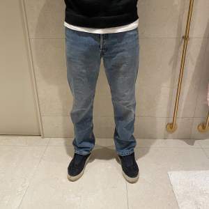 Levi’s jeans vintage 501 modellen är 176 väger 70 kg