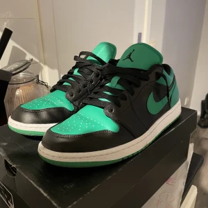 Jordan 1 low - Säljer mina nästintill oanvända lows då dom ej passar, Size 44