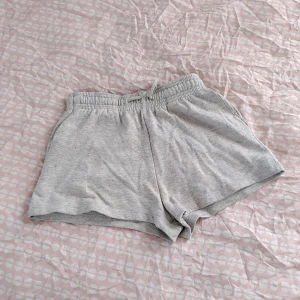 Mjukis short  - Använt nån gång och kommer inte till användning 