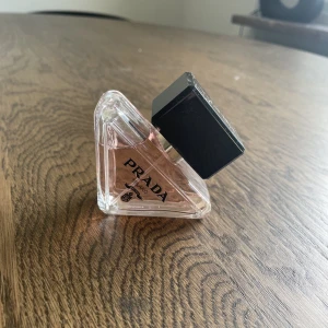 Parfym  - Prada parfym 30ml🩷 endast testad en gång 