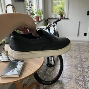 Svarta sneakers