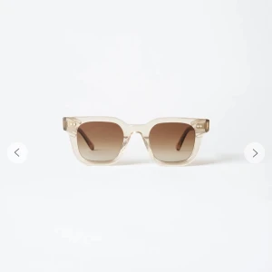 CHIMI04 - Säljer mina chimi 04 i färgen ecru, de är i bra skick och jag skickar med både fodralet och lådan, köpta på chimis hemsida för 1250kr och säljer för 450kr💘kontakta mig vid frågor 