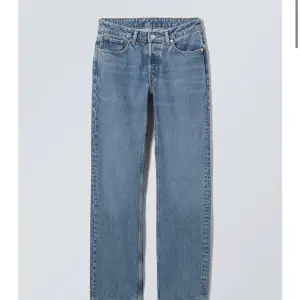 Snygga jeans från weekday! Nästan helt oanvända bara testade! Köpte för 590kr!! Fynda💕💕