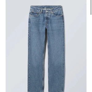 Fina lågmidjade jeans! - Snygga jeans från weekday! Nästan helt oanvända bara testade! Köpte för 590kr!! Fynda💕💕