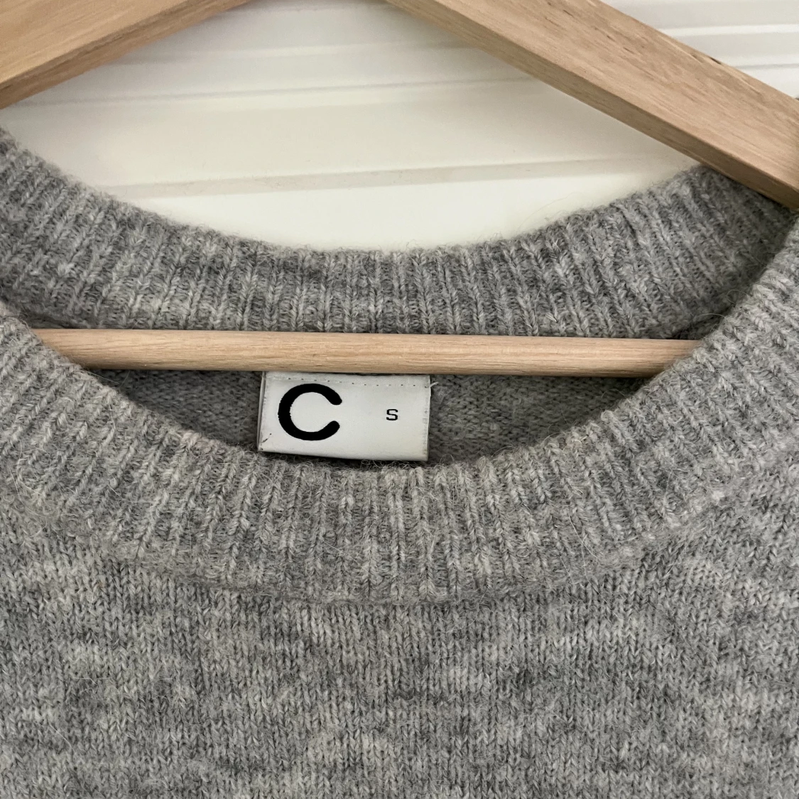 Grå stickad tröja  - 90