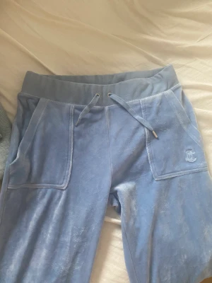 Juicy couture byxor  - Juicy byxor! Jättebra skick! Har knappt används❤️ för små för mig.