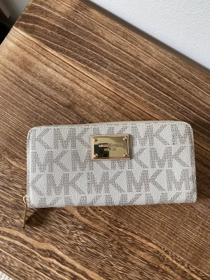 Michael kors plånbok  - Plånbok från Michael kors i bra skick 