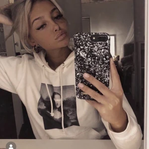 HOODIE - Vit Hoodie från the cool elephant storlek XS