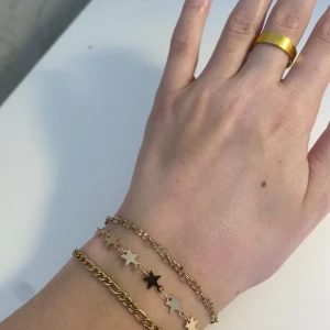 Smycken, armband och ring  - FRI FRAKT! Ringen finns även i silver och är justerbar! 🤍🌟🤩 Köp ett smycke för 15kr eller 4 smycken för 40kr