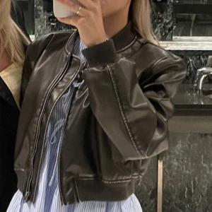 Skinnjacka  - Säljer denna populära skinnjacka från zara 💕