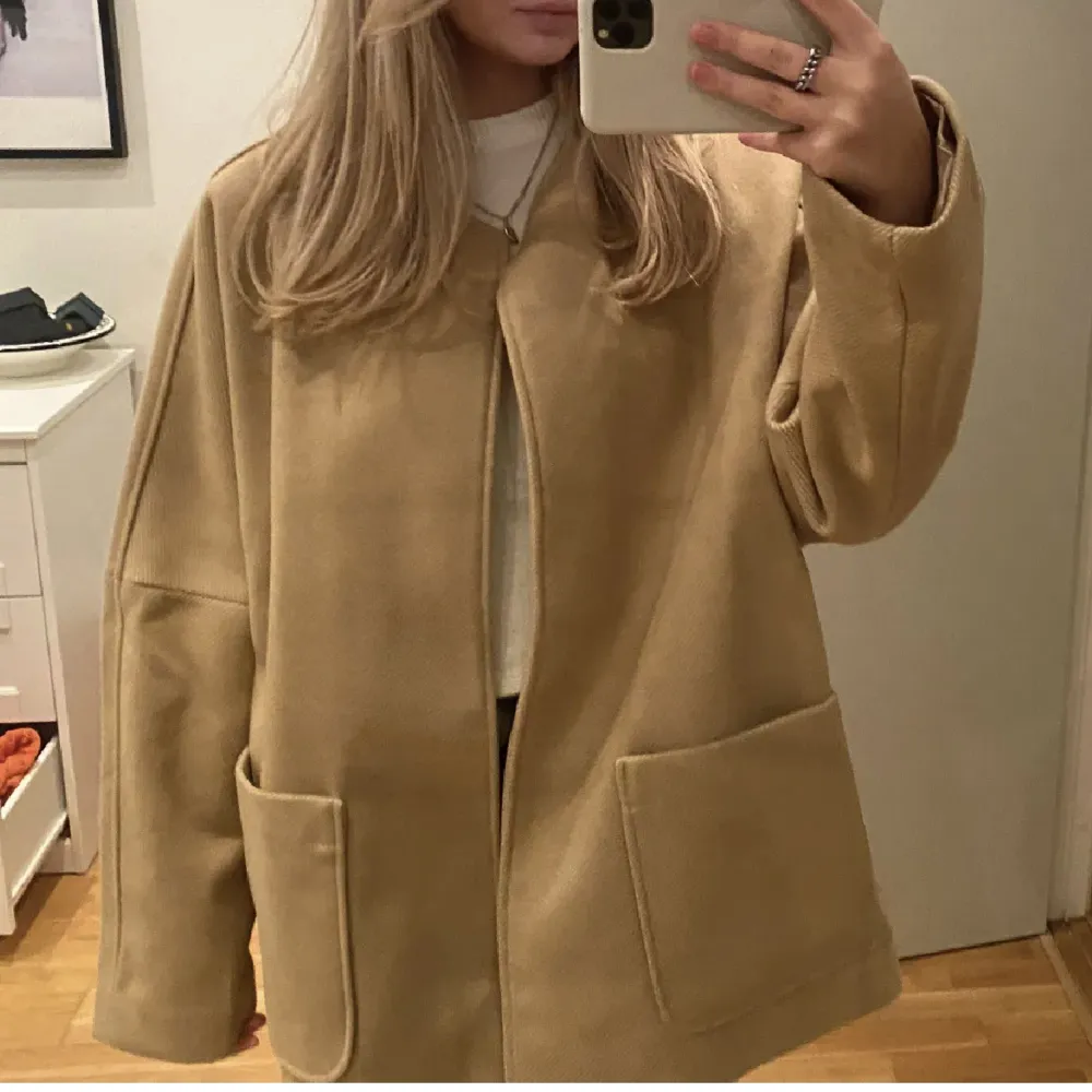 Super fin jacka från hm! Använd sparsamt! Oversize fit 🤍. Jackor.