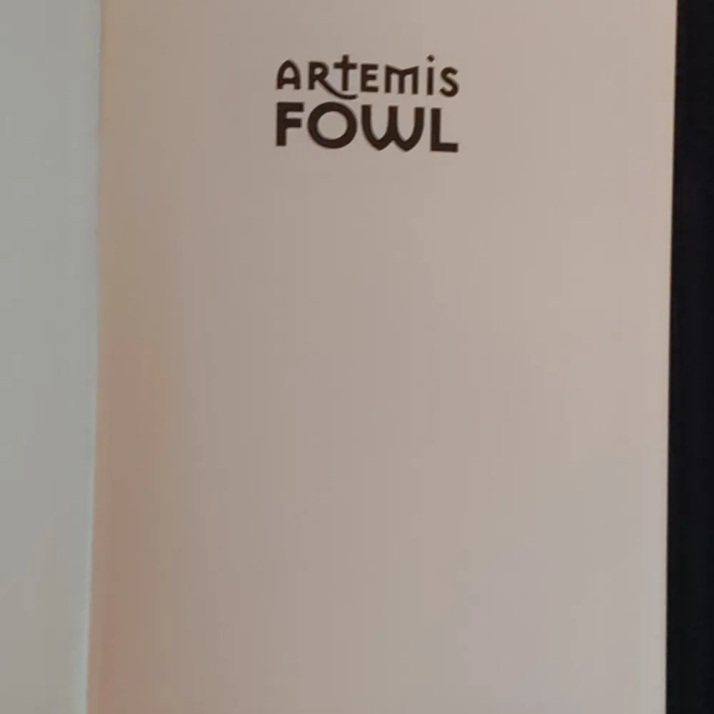 An artmis fowl book in Swedish New Never used With protection cover if you want Paperback book Can take price suggestions!!. Accessoarer.