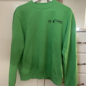 Sweatshirt  - Cool sweatshirt från Axel Arigato💚sitter oversized på mig som har xs/s