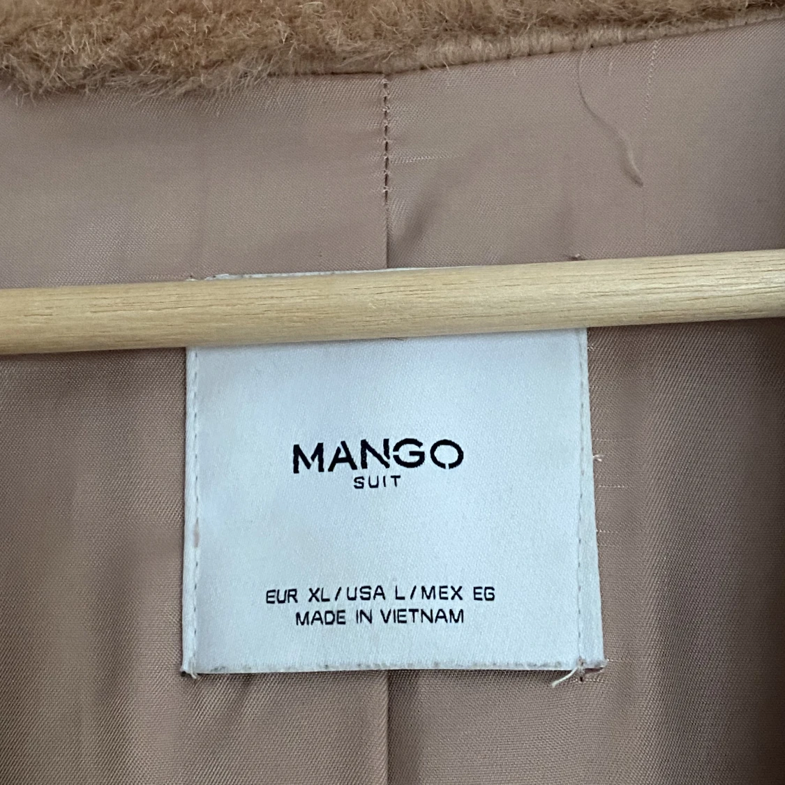 Lång exklusiv jacka i rosa fuskpäls  - 91