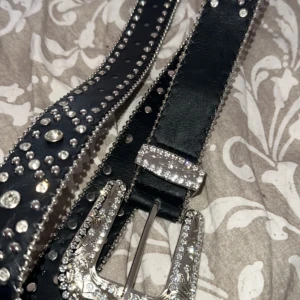 Skärp  - köpte ett skärp som var för stort, kommer inte sänka priset då jag köpte de för 111kr & aldrig använt så skicka inga prisförslag🫶🏻