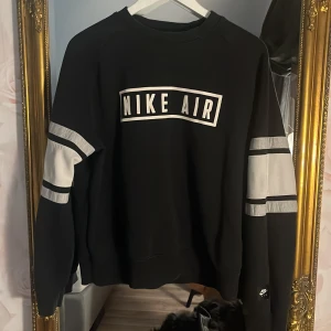 Nike tröja - Jättefin Nike tröja i strl L men passar även mindre❤️