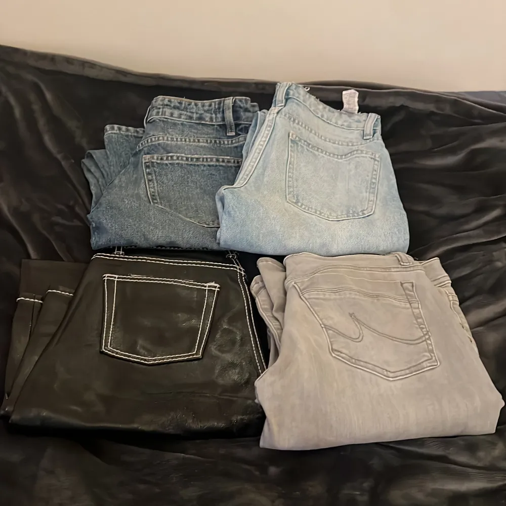 Säljer fyra par jeans/byxor🩷det är ett par eytys jeans (300kr) 2 par zara mid waist (300kr tsm) och ett par ltb jeans (400kr) alla är i perfekt skick🩷skriv till mig för bilder eller storlek på jeansen/byxorna ni undrar över!. Jeans & Byxor.
