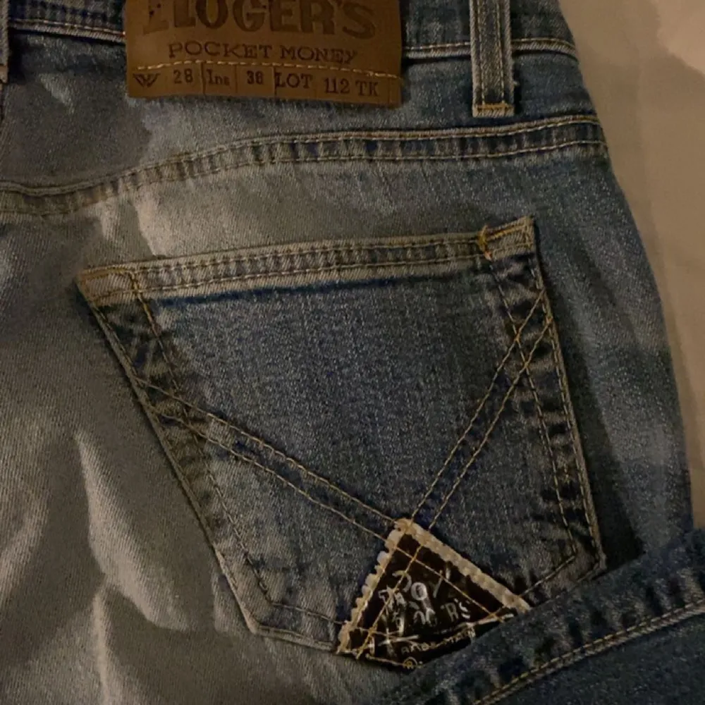 Hej! Säljer mina ass snygga jeans som har en sjukt fin wash och model! Säljer den då den inte kmr till användning💕💕märket heter Hoger’s! Skriv om du vill ha fler bilder på eller om du har några funderingar💕💕. Jeans & Byxor.