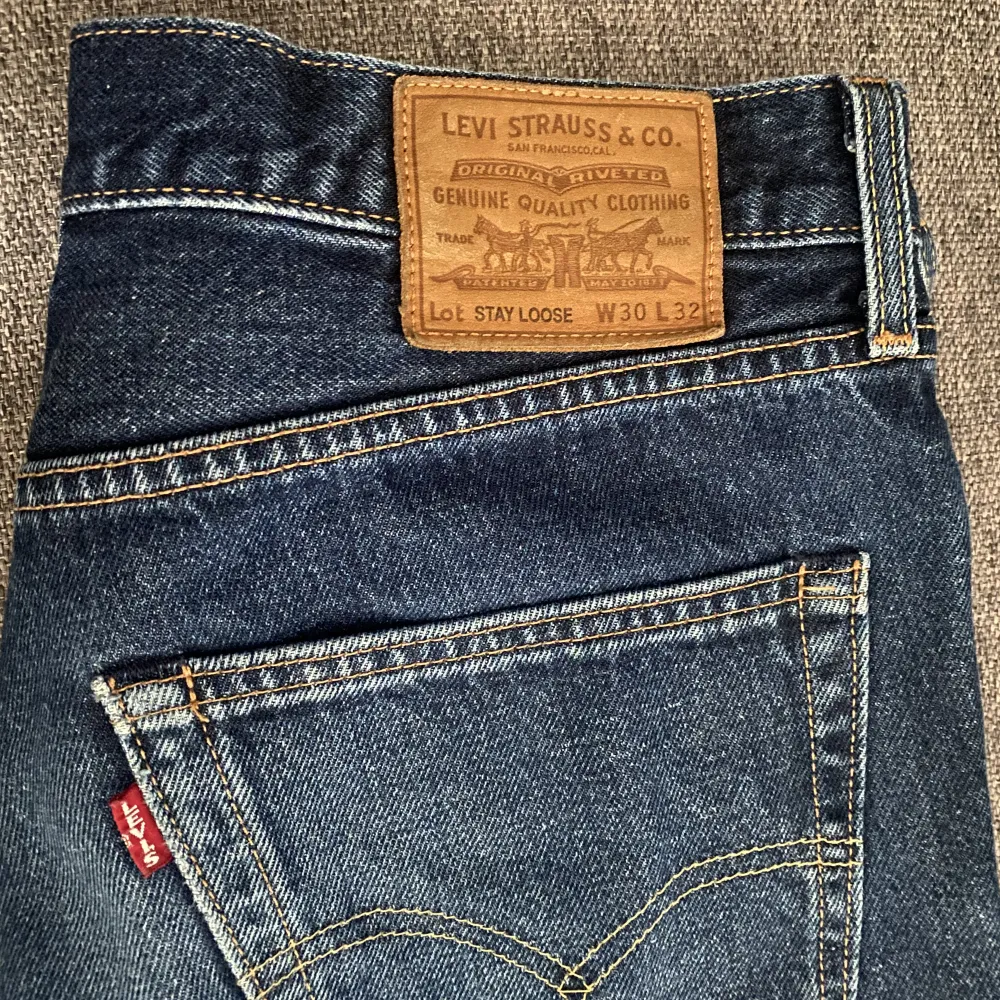 Levis jeans i bra skick utan några skador. Kontakta vid minsta funderingar.. Jeans & Byxor.