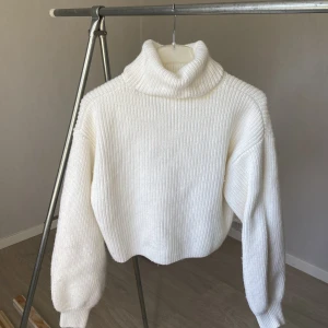 Tröja - Mysig stickad polotröja till kallare dagar. Inga defekter