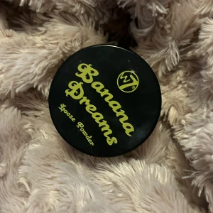 W7 - Hej säljer denna puder från w7  Testat bara. Skriv för intresse eller frågor 💗