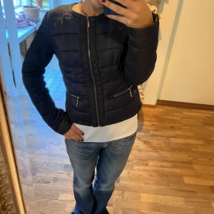 Jacka  - Superfin jacka med silvermedaljer! Jättebra skick 