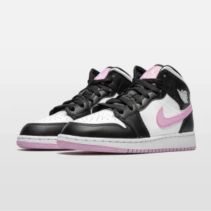 Jordans  - Säljer dessa supercoola jordans som tyvärr inte kommer till användning! Köpta för 3200kr men säljer för 900 eftersom det finns tecken på användning!