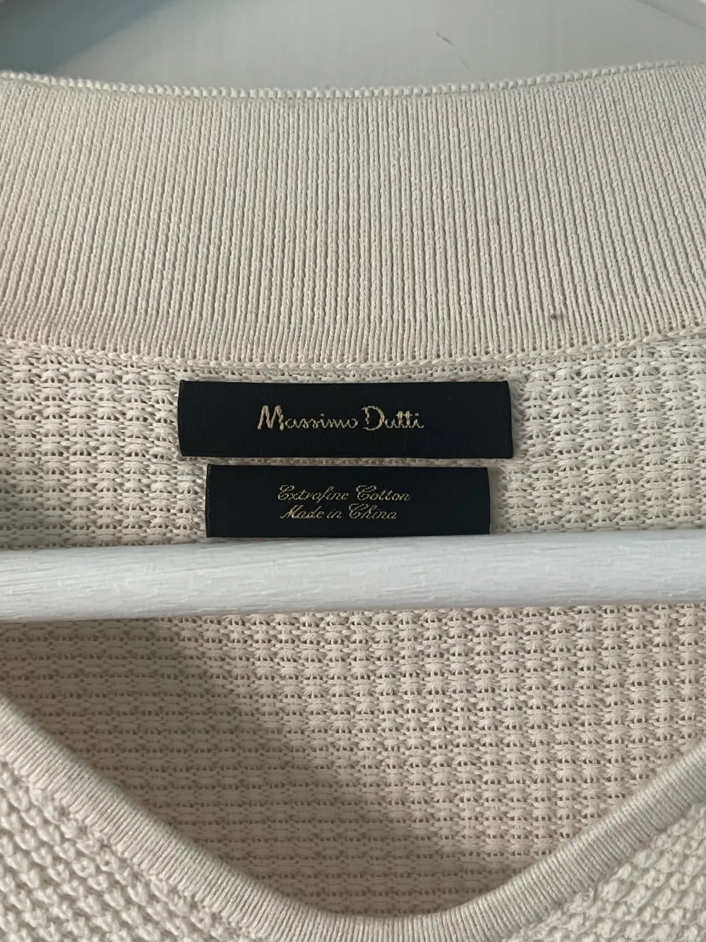 Långärmad tröja med krage från Massimo dutti, sällan använd Stickat . Stickat.
