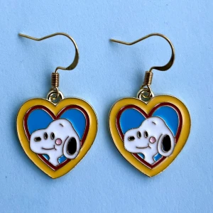 Snoopy örhängen 💕 - Nickelfria krokar och fri frakt 💕