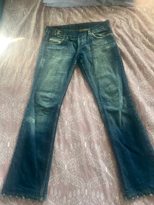 Lågmidjade diesel jeans  - Lite äldre lågmidjade diesel jeans, strl 36💞