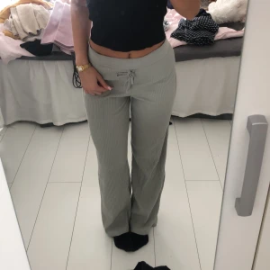 Byxor - Mjukis från Hm i storlek XS, men skulle säga att dem är mer som S i storleken.