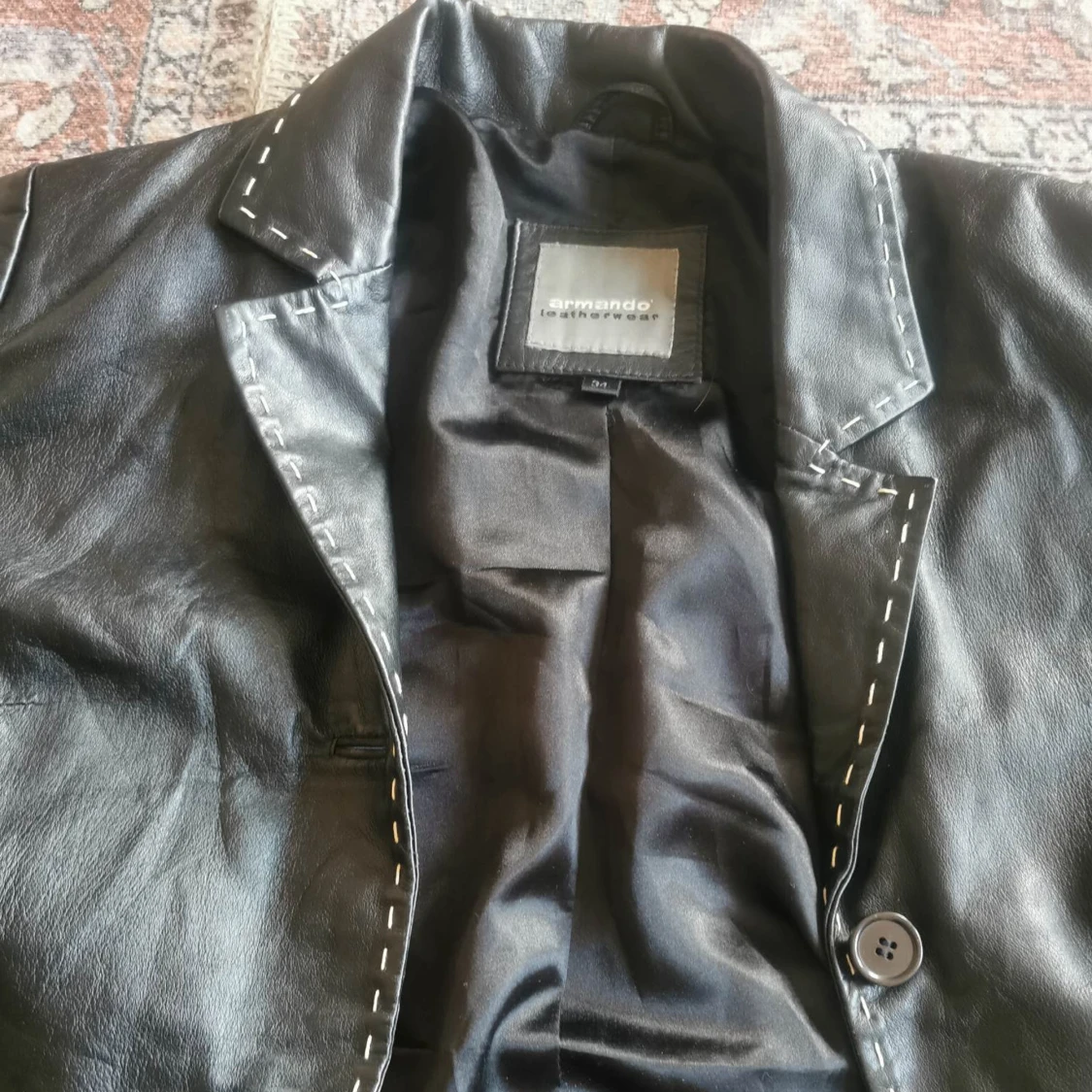 Svart läder kappa  - 90