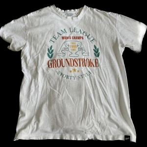 T-shirt - Vit t-shirt med tryck