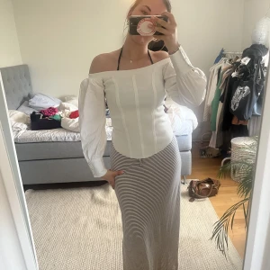 Blus - Säljer denna fina blusen, knappt använd.