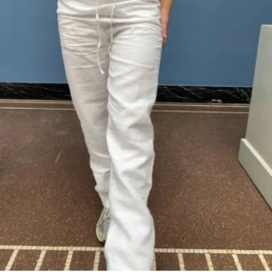 Linnebyxor från designbysi - Linnebyxor från designbysi, använda två gånger och i nyskick💗 skicka privat för fler bilder