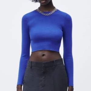 Säljer denna blå tröja från zara! 💙