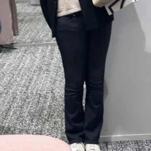 Low waisted byxor - Säljer dessa skit snygga, sköna och trendiga byxor. Nyskick❤️❤️