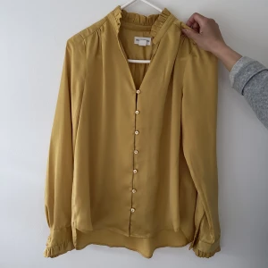 Blus - Gul blus