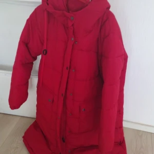 2 parkas och 2 damskor allat 1000 - Parkas och skor allt 1000